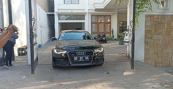 KPK Sita Mobil Audi A6 dari Rumah Pribadi Mentan