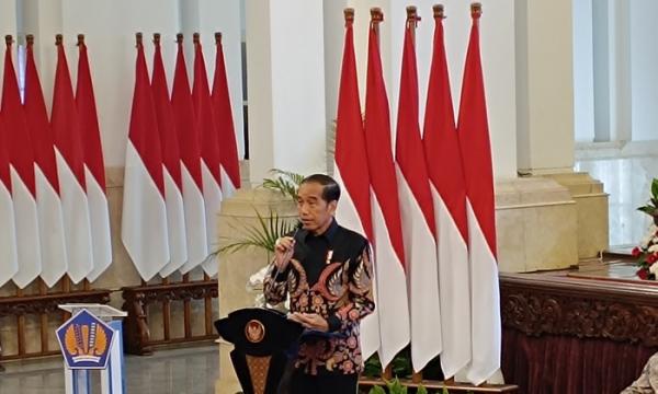 Jokowi Bagikan DIPA ke Kepala Daerah