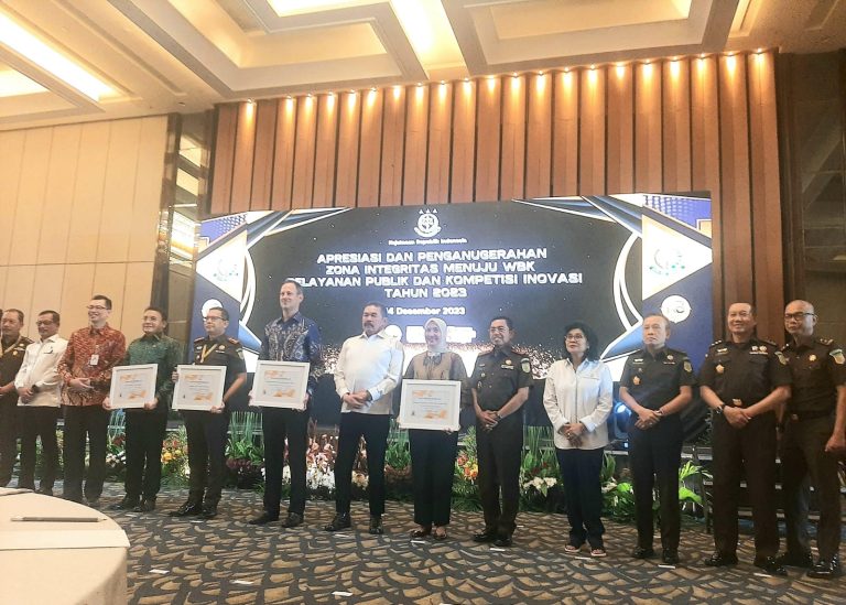 Kajagung Bangga Banyak Satker Raih Predikat WBK/WBBM