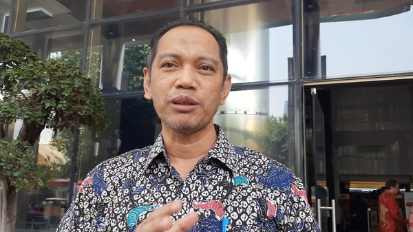 KPK Sesalkan Terpidana Korupsi Eddy Rumpoko Dimakamkan di TMP