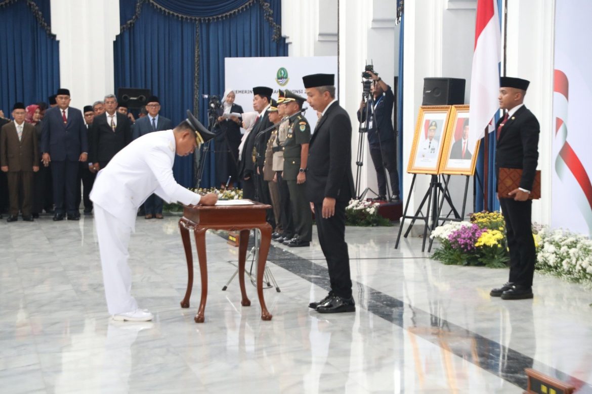 Bey Lantik Pj Bupati Bogor Asmawa Tosepu