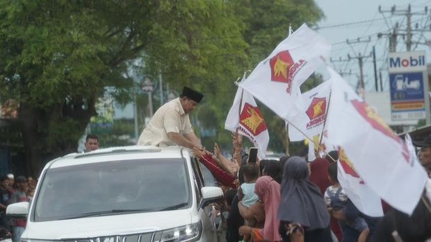 Bagikan Susu – Hilirisasi, Ini Gaya Kampanye Prabowo – Gibran