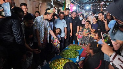 Gibran Sapa Pedagang Pasar Sentani Jayapura