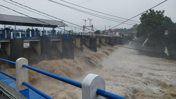 Bendung Katulampa Siaga 3, Hujan Masih Guyur Bogor Sore