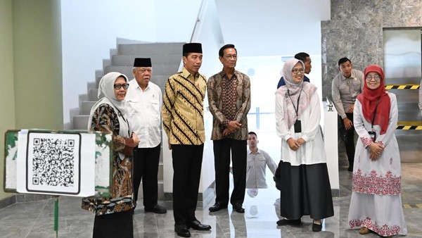 Jokowi Tinjau Masjid Walidah Dahlan di Unisa Yogya