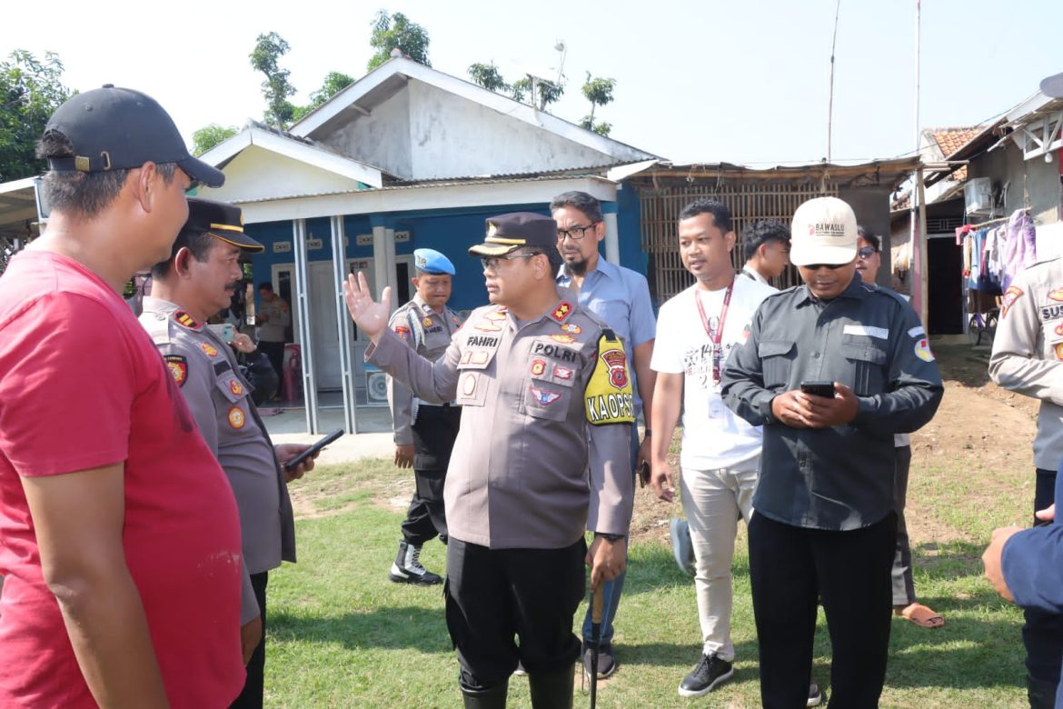 Pastikan Kesiapan Pemilu 2024, Kapolres Indramayu Lakukan Pengecekan TPS