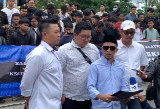 Alumnus Protes Guru Besar Unair Kritik Jokowi