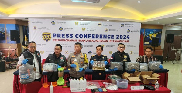 Beacukai dan Polres Bandara Gagalkan Penyelundupan 3,1 Ganja dan 2,8 Kg Kokain dari Kolombia
