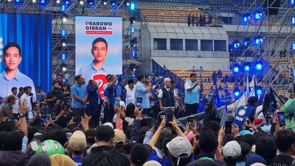 Prabowo-Gibran Hadiri Kampanye di Bandung