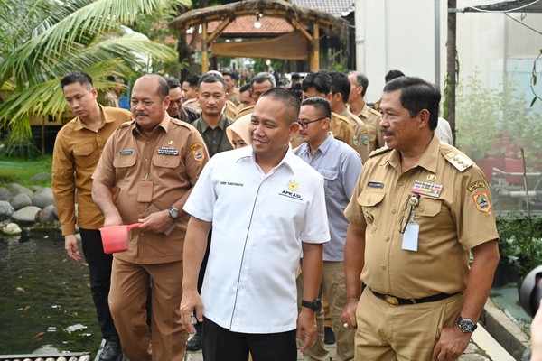 Pj Gubernur Jateng Beri Bantuan Rp 107 M ke Pemda Kebumen