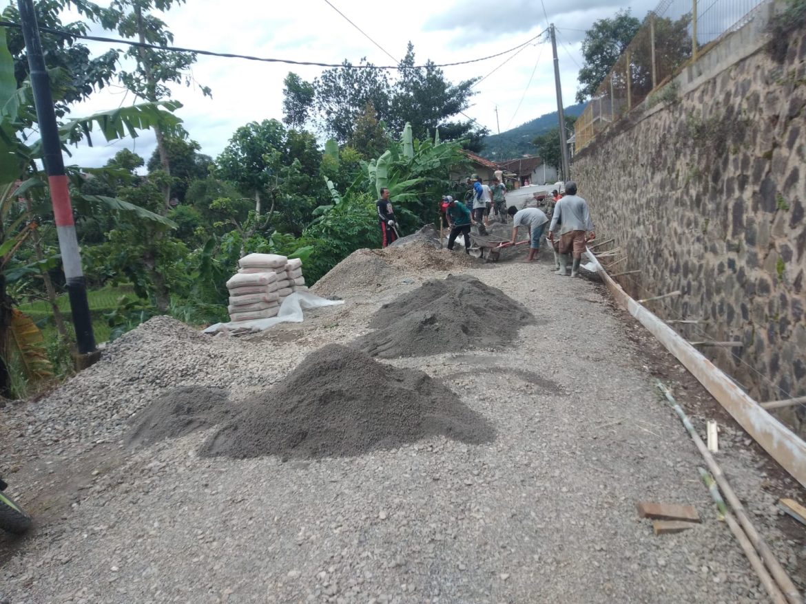 Proyek Pengecoran Jalan Dusun Pasir Waru Meningkatkan Kualitas Hidup Warga