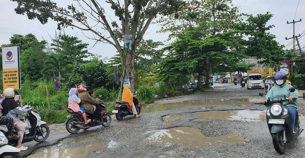 Pj Gubernur Riau Soroti Jalan Rusak