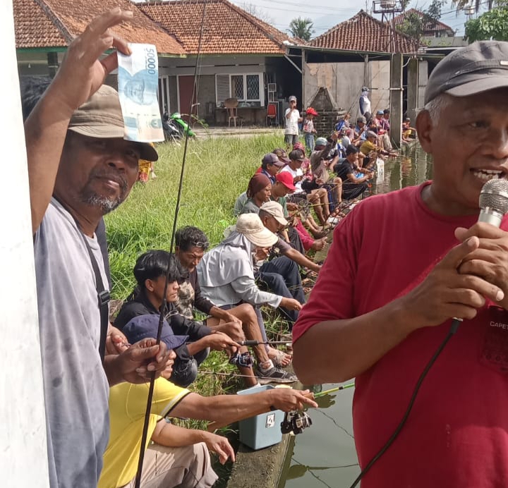 Sambut Ramadhan, Ratusan Warga Gunung Salem Mancing Geratis Bersama H. Rae Suryana