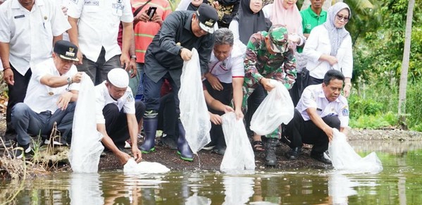 Pj Gubernur Sulsel Jadikan Bone Pusat Pembibitan Ikan