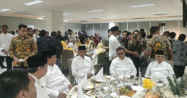 Prabowo Hadiri Acara Bukber di Markas Golkar