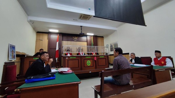 Sidang Pesta Sabu di Kantor Satpol PP Gresik