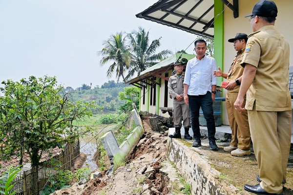 Pj Gubernur Jabar Minta PVMBG Asesmen Lokasi Tanah Bergerak di Cianjur