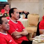 presiden-joko-widodo-dan-beberapa-menteri-kabinet-indonesia-maju-menyaksikan-bersama-semi-final-piala-afc-u-23-antara-indonesi-2_169.