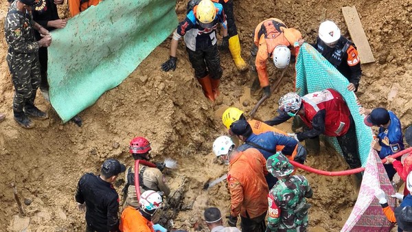 Di Guyur Hujan, Desa Talagajaya Garut Longsor