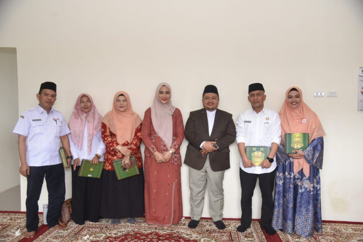 Bupati dan Ketua DPW Tapsel Beri Indahan Upa-Upa Kepada Calon Haji 