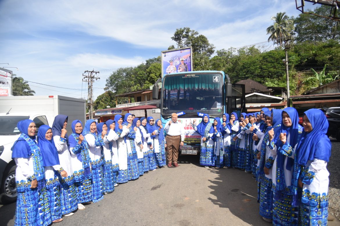 Bupati Tapsel Lepas 50 Peserta Training Center MTQ Ke Medan