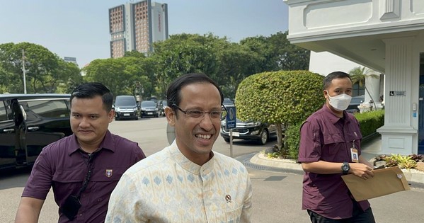 Nadiem Dipanggil Jokowi, UKT Batal Naik