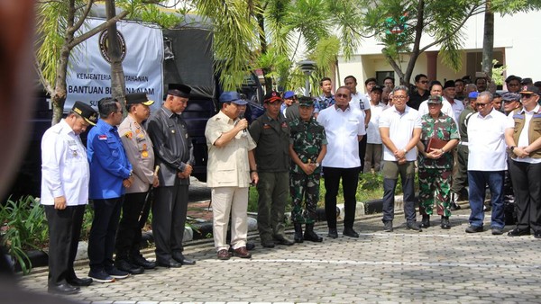 Prabowo ke Sumbar Beri Bantuan Korban Banjir