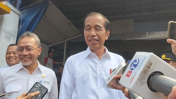 Jokowi sebut Harga Cabai hingga Beras Turun di Pasar Baru Karawang