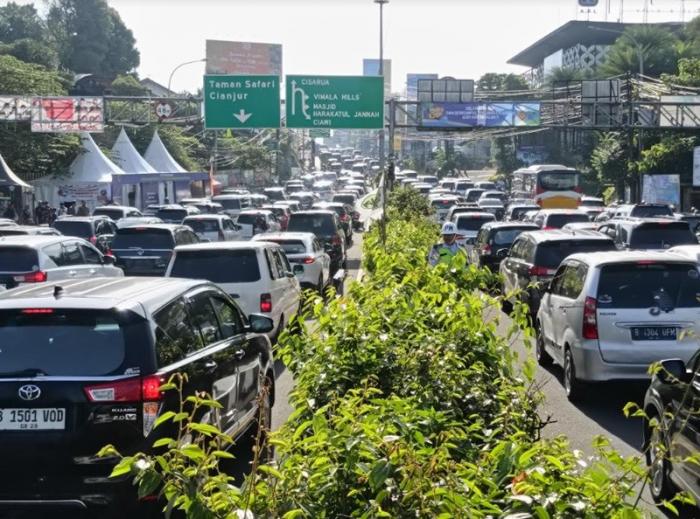 Polisi Terapkan One Way Menuju Puncak Bogor saat Libur Waisak