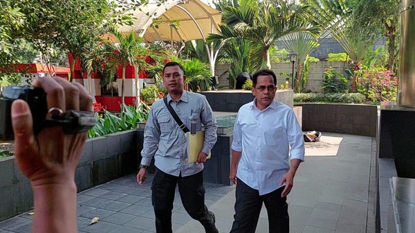 KPK Periksa Sekjen DPR Indra Iskandar