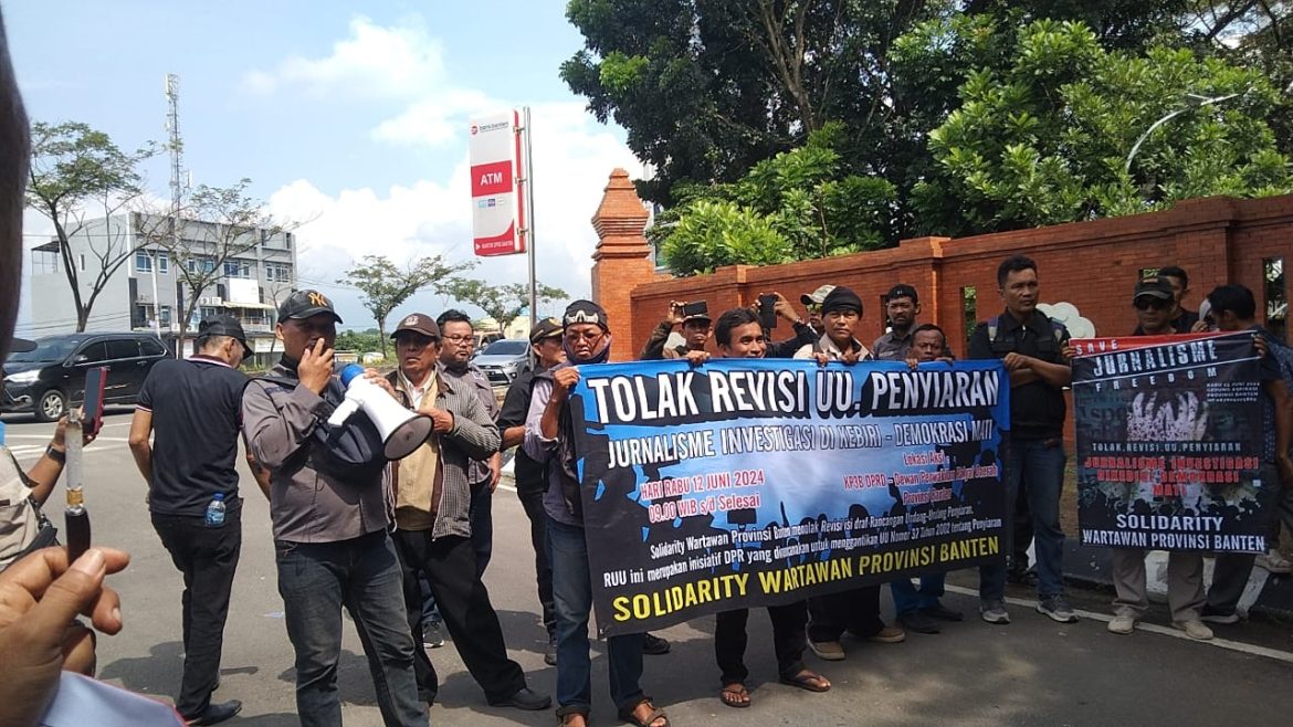 Solidaritas Wartawan Provinsi Banten  Gelar Aksi Tolak UU Penyiaran