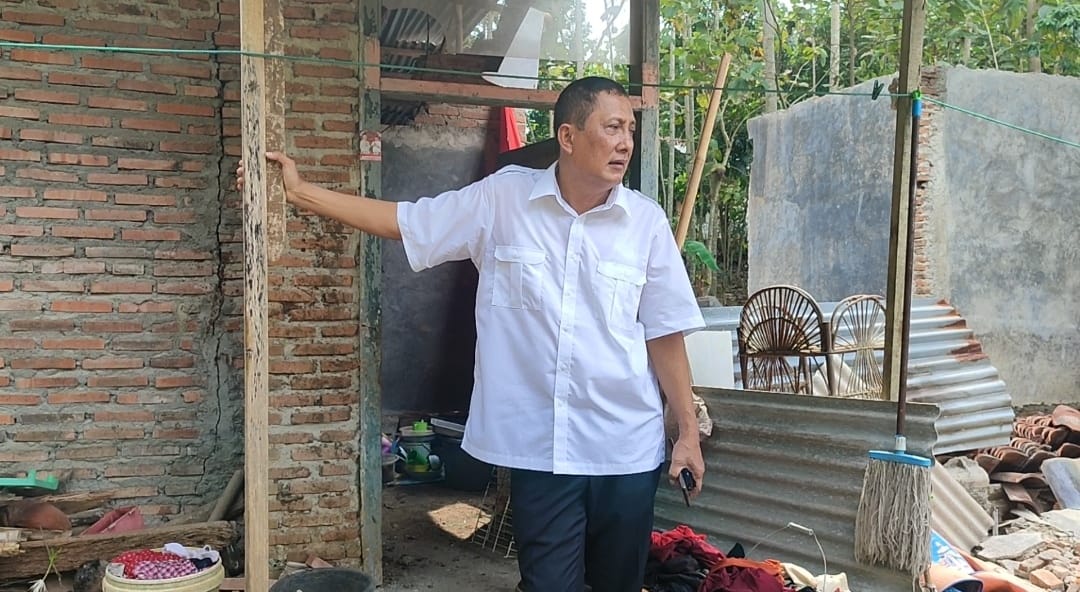 Wakil Bupati Pangandaran Beri Bantuan Warga Miskin Desa Karangmulya