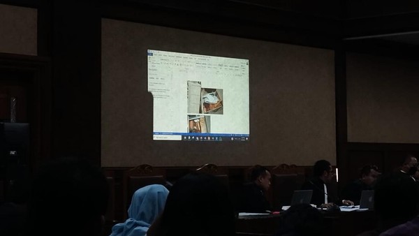 SYL Simpan Uang Tunai di Rumah Dinas Widya Chandra