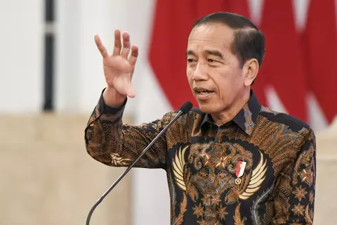 Jokowi Ajak Polri Melayani Masyarakat dengan Sepenuh Hati