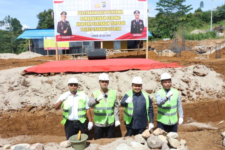 Bupati Hadiri Peletakan Batu Pertama Pembangunan SPKT Mapolres Tapsel