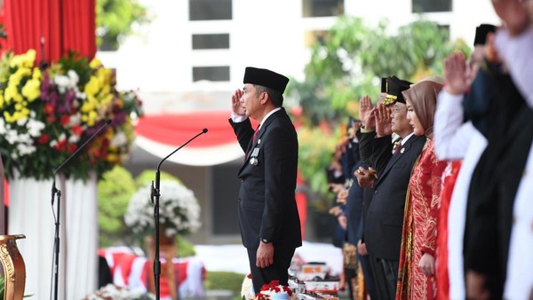 Bey Minta ASN Jabar Tak Terlena Hadapi Tantangan di Masa Depan