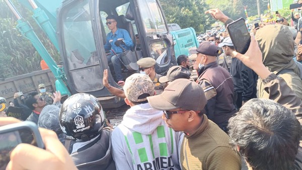 Warga Minta Restoran di Puncak Juga Dibongkar