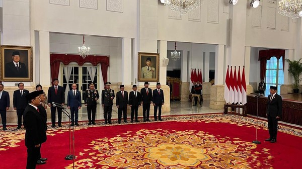 Jokowi Lantik Irjen Eddy Hartono Kepala BNPT