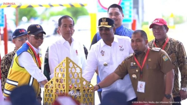 Jokowi Resmikan 4 Seksi Jalan Tol Sibanceh