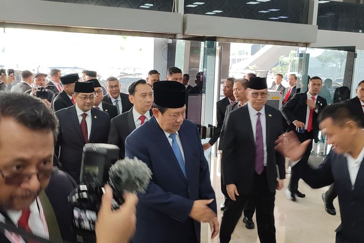 SBY Saksikan Pelantikan Prabowo-Gibran 2019-2024 di MPR