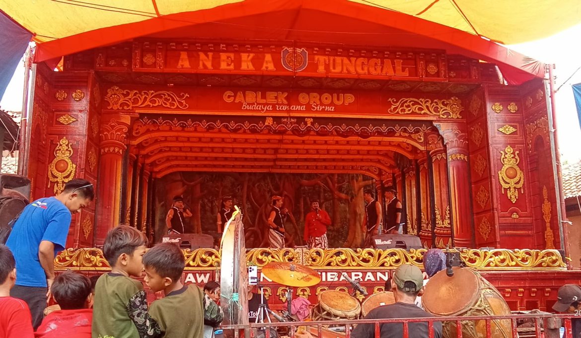 Warga Bojongsari Antusias Gelar Budaya Adat Unjungan Mbah Buyut Ki Jebug Angrum