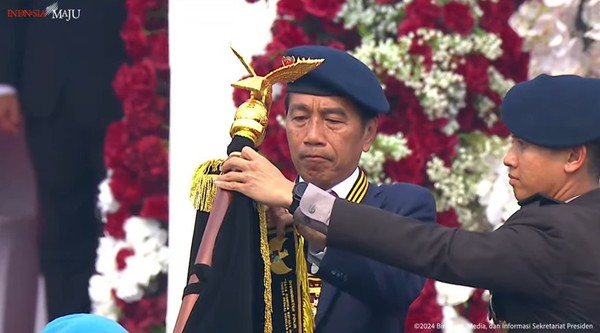 Jokowi Beri Tanda Kehormatan ke 7 Satker Polri