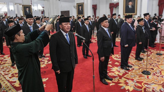 Dresscode Pelantikan Menteri Kabinet Merah Putih: Dasi Biru Muda dan Kebaya
