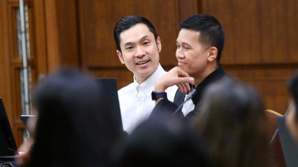 Hakim Tegur Harvey Moeis saat Nyerocos Disidang