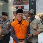 gubernur-bengkulu-rohidin-mersyah-usai-ditetapkan-jadi-tersangka-oleh-kpk-1_169