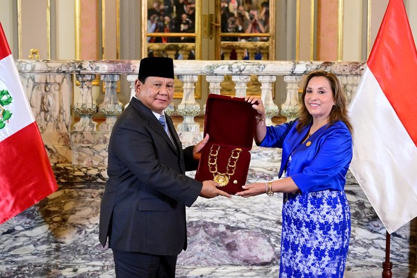 Prabowo Dianugerahi Grand Cross of The Order of The Sun of Peru