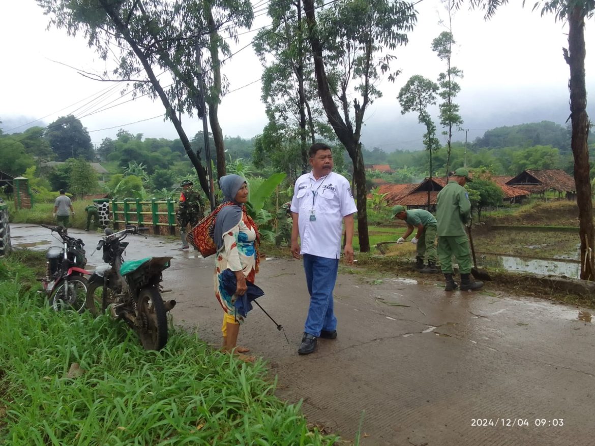 Pemdes Mandalawangi Giat Kerja Bakti