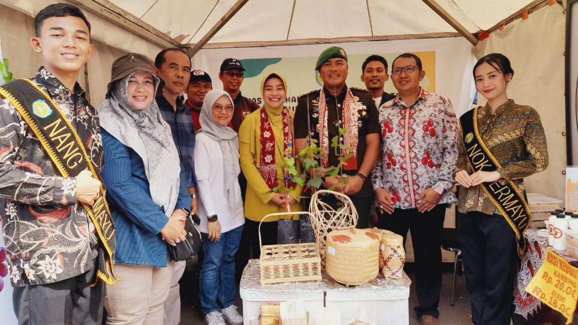 Dukung UMKM Petani, Pemkab Indramayu Gelar Pasar Leuweung 