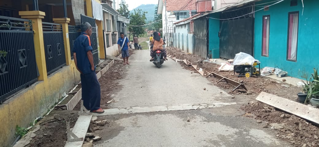 Proyek Rabat Beton Jalan Cisereuh Cicalengka Tidak Transfaran