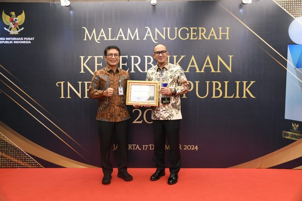 Kemenkum Raih Peringkat 3 Anugerah Keterbukaan Informasi Publik 2024